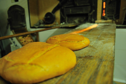 Cartagena traditions, baking the rolls of San Anton